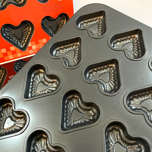 Forma Cupcake Coração 12 Cavidades Aço Carbono Antiaderente | Wincy Casa