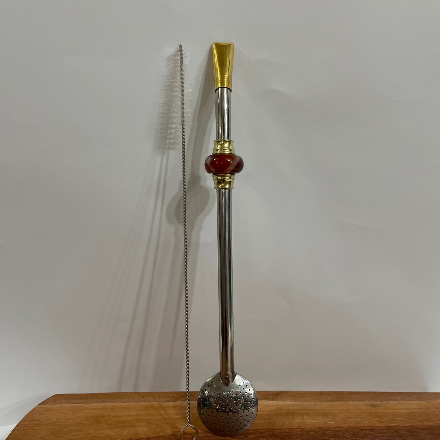 Bomba de Chimarrão Aço Inox 25 cm com Rosca - Bocal Dourado - Pedra Acrílica Marrom | Garibaldi