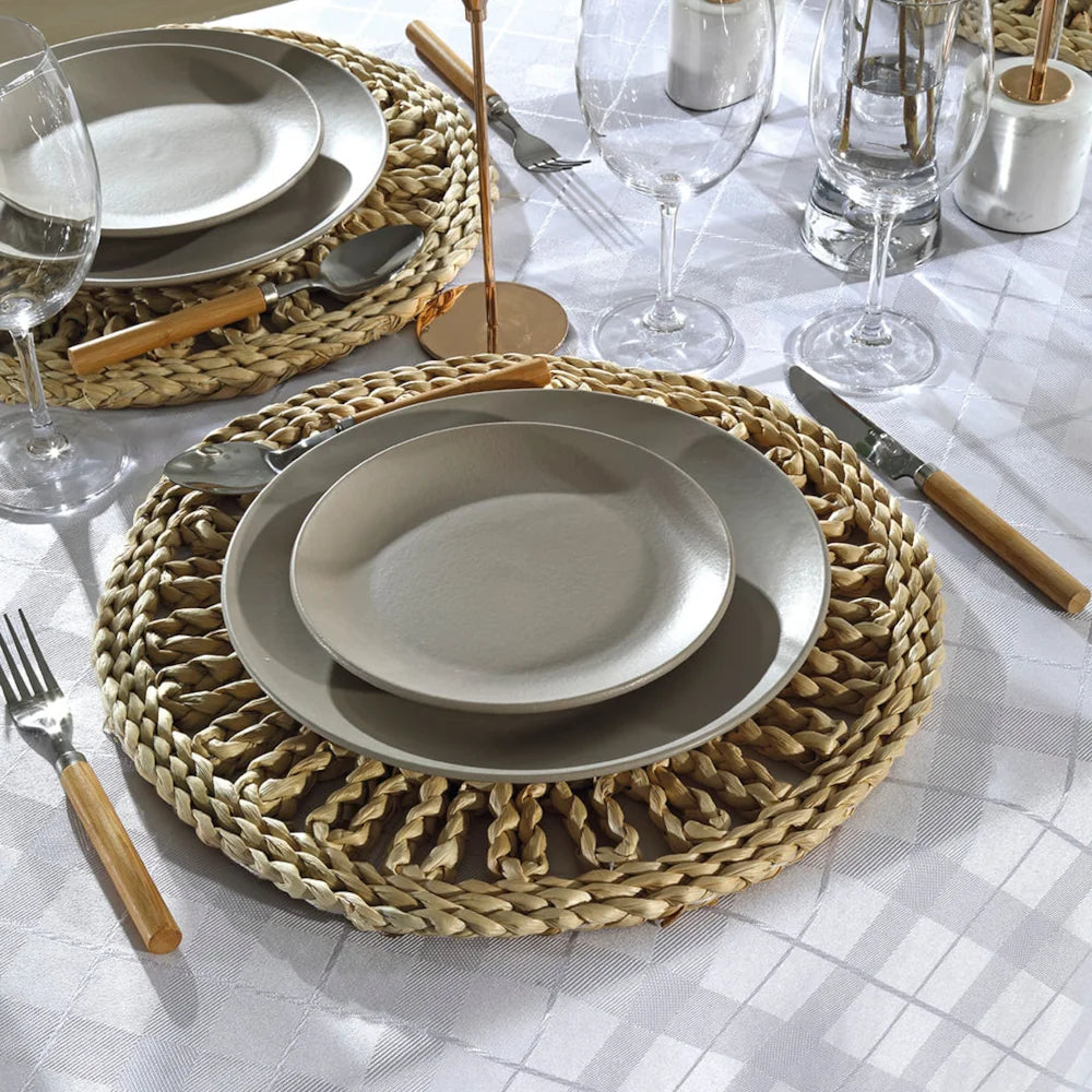 Toalha de Mesa Retangular Döhler Jacquard Requinte II 1,60×2,70 m – 100% Poliéster, Elegante, Durável, Para Mesa de 8 Lugares – Branco