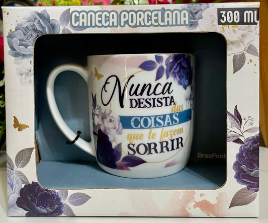 Caneca de Porcelana Urban 300 ml - Coisas que Te Fazem Sorrir | BrasFoot Presentes