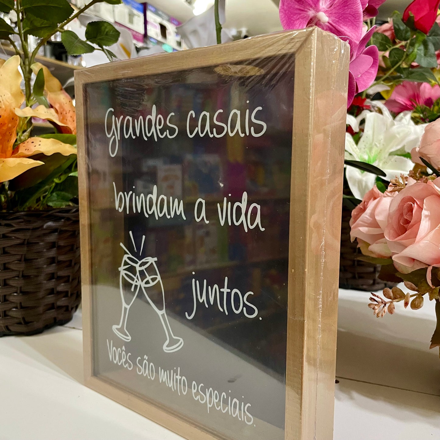 Quadro Porta Rolha 20 x 25 - Grandes Casais Brindam a Vida Juntos | Molduminas