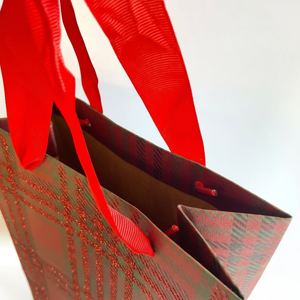 Sacola de Papel Xadrez para Presente 18×10×23 cm – Embalagem Natalina / Festas e Presentes – Papel Durável e Reciclável