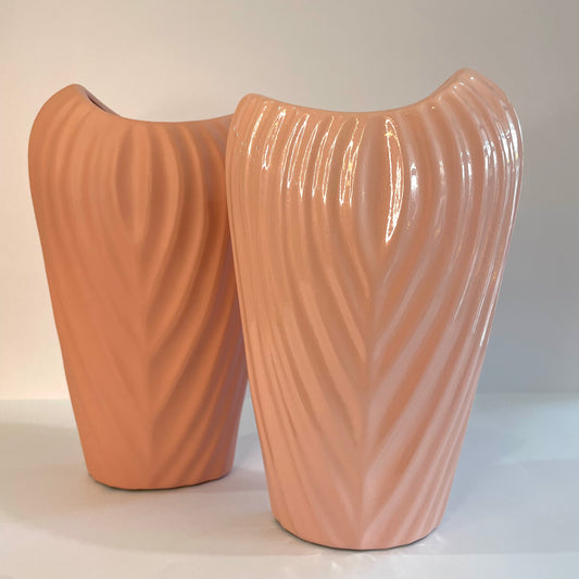 Vaso de Cerâmica Canelado Côncavo 22 cm | Cerâmica Alessandra