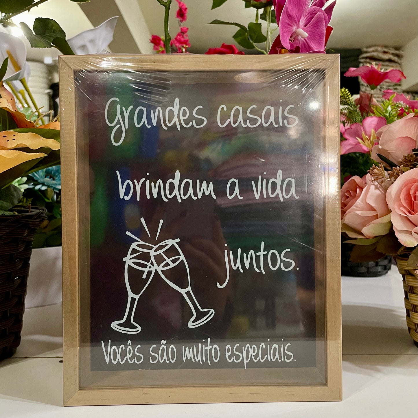 Quadro Porta Rolha 20 x 25 - Grandes Casais Brindam a Vida Juntos | Molduminas