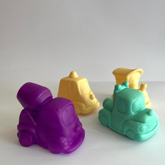 Mordedor de Bebê Carrinho de Borracha Atóxica Nova Toys – Cores Variadas