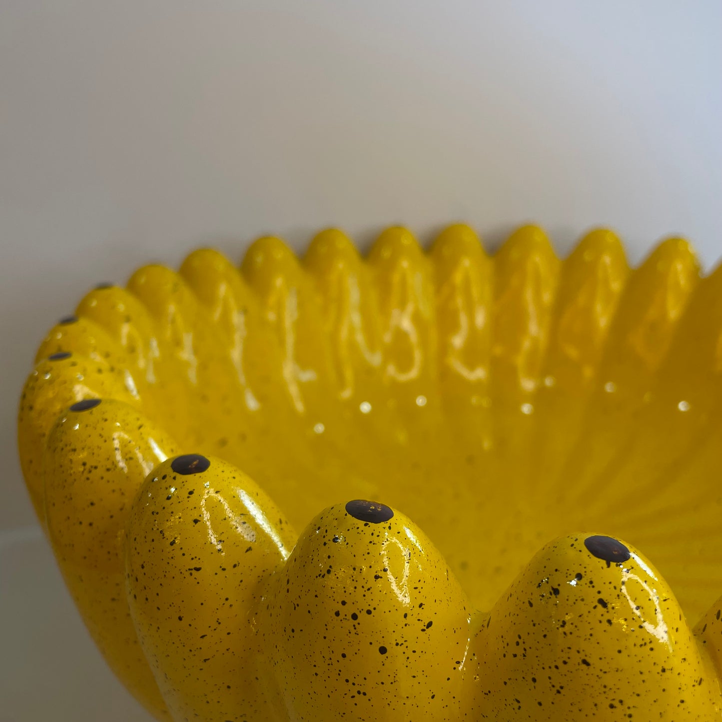Fruteira de Mesa 30 cm - Com Formato de Bananas | Cerâmica Alessandra