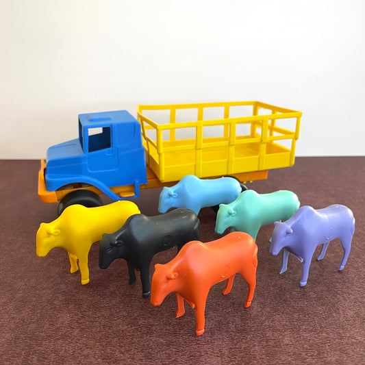 Caminhão de Brinquedo Transporte de Animais com 6 Boizinhos – Coral