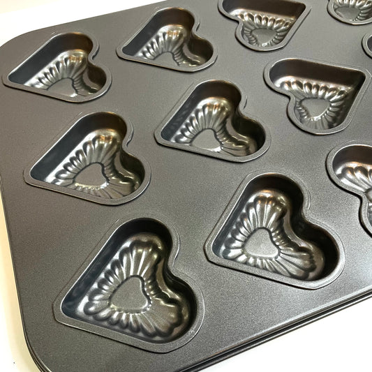 Forma Cupcake Coração 12 Cavidades Aço Carbono Antiaderente | Wincy Casa