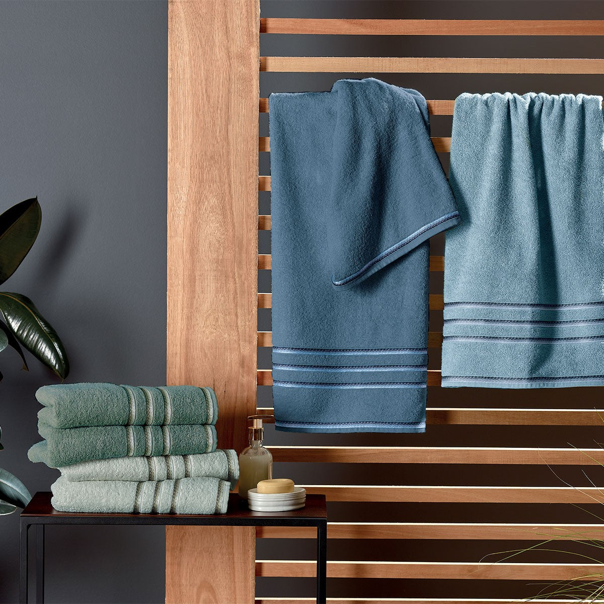 Toalha de Banho Classic 68×1,35 m Appel – 100% Algodão, 390 g/m², Barra Degradê