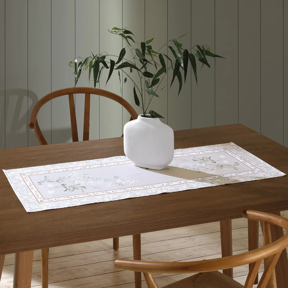 Trilho de Mesa Döhler Clean Renova Adele D 45 cm x 1,60 m – Tecido 50% Algodão + 50% Poliéster | Estampa Digital, Antimanchas e Eco-Responsável