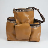 Mateira Argentina Lisa com Faixa Pampa Matetri 30 x 26 x 12 cm (L x A x C) – Bolsa para Chimarrão 1L | Couro Sintético Resistente, Compartimentos para Térmica & Acessórios