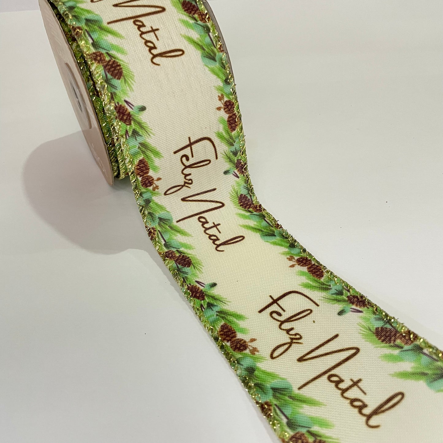 Fita Aramada Natal 6,3 cm x 9,14 m “Feliz Natal” – Rolo para Laços, Guirlandas, Decoração