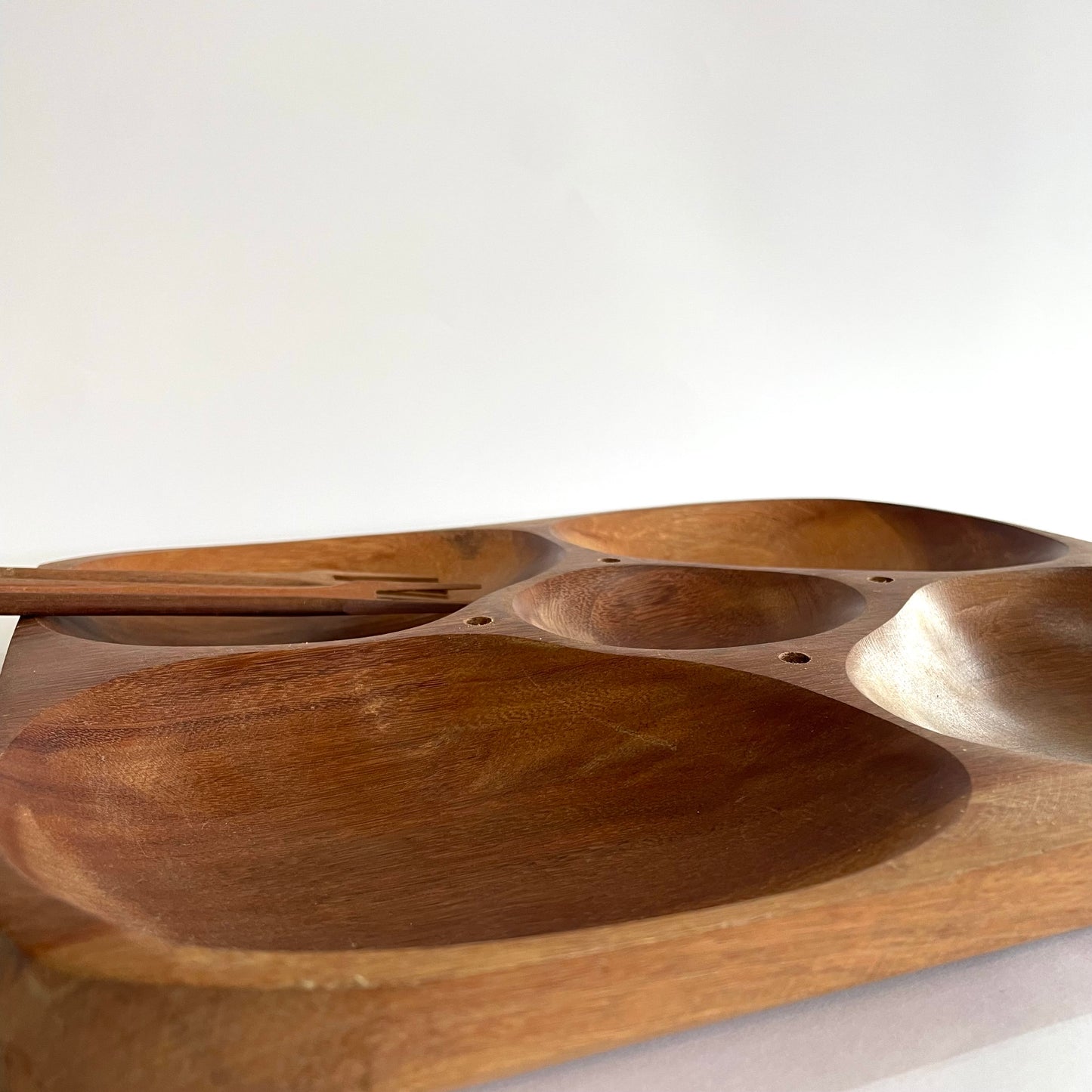 Gamela de Madeira com Divisória + Garfinhos de Madeira | Petisqueira Artesanal Rústica - 31 x 26 x  3 cm