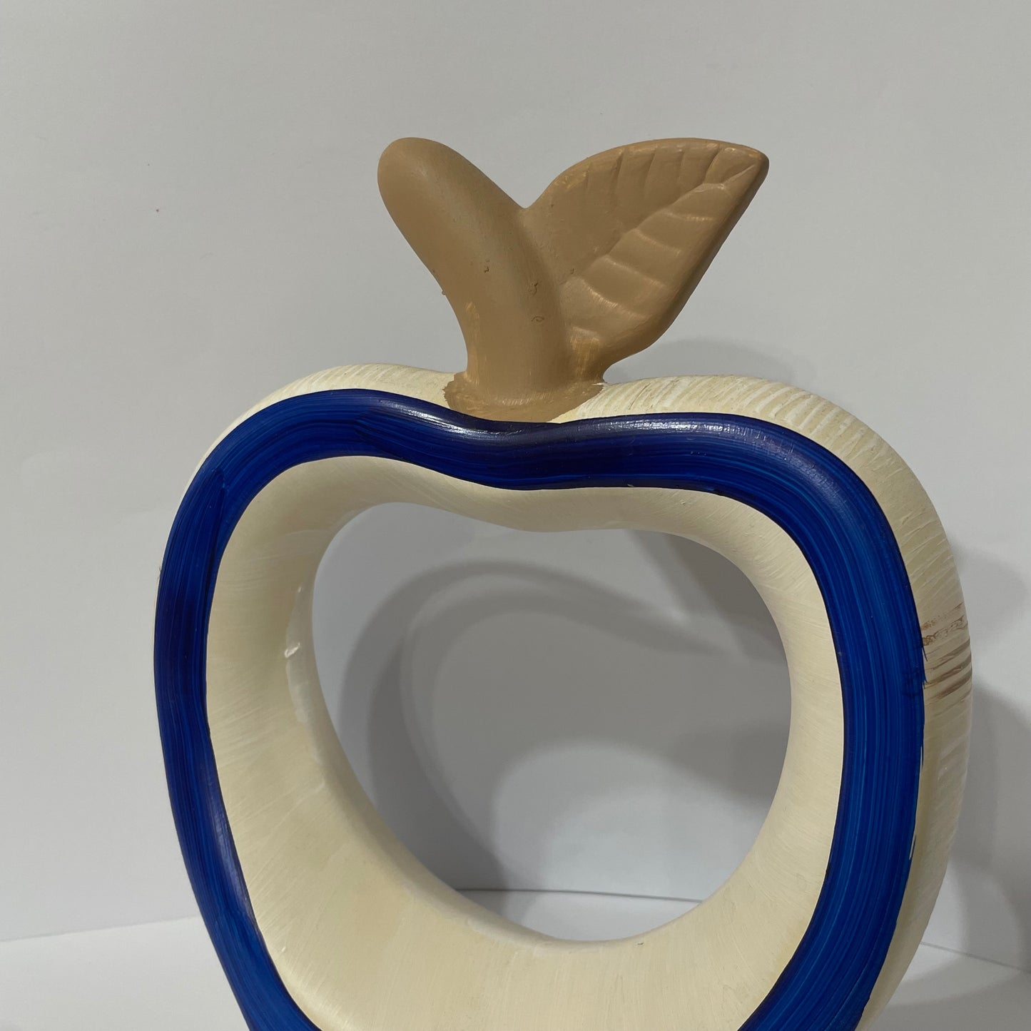 Maça Decorativa Vazada 27 cm em Cerâmica | Cerâmica Judite