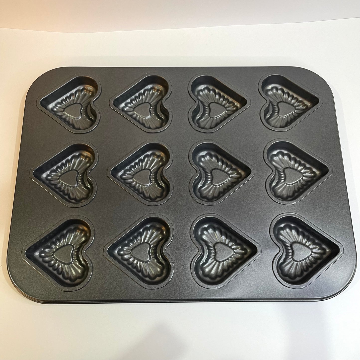 Forma Cupcake Coração 12 Cavidades Aço Carbono Antiaderente | Wincy Casa