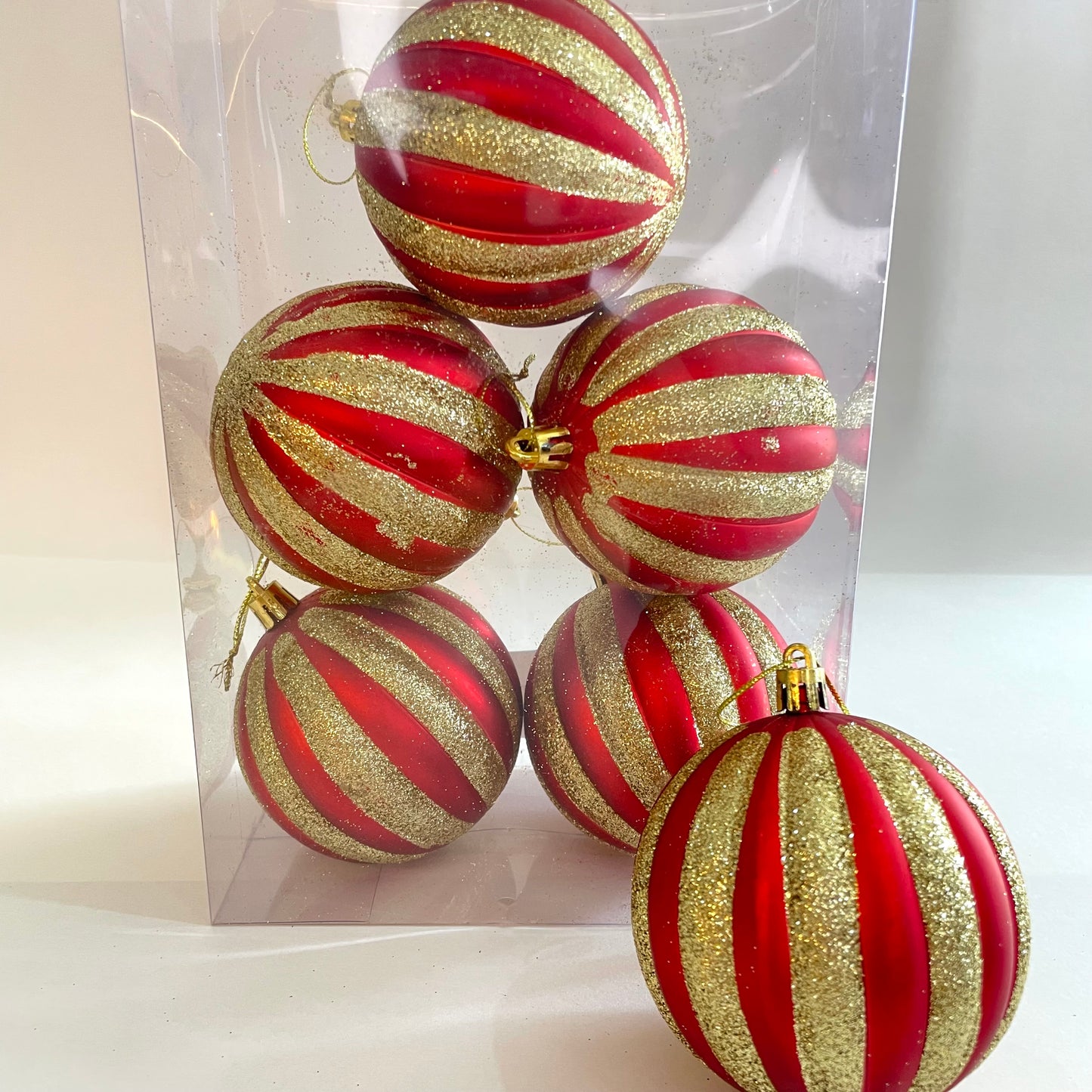 Bola de Natal Decorada em PVC – Kit 6 und – Ø 8 cm – Vermelho & Dourado – Enfeite Árvore Natalina | FlorArte