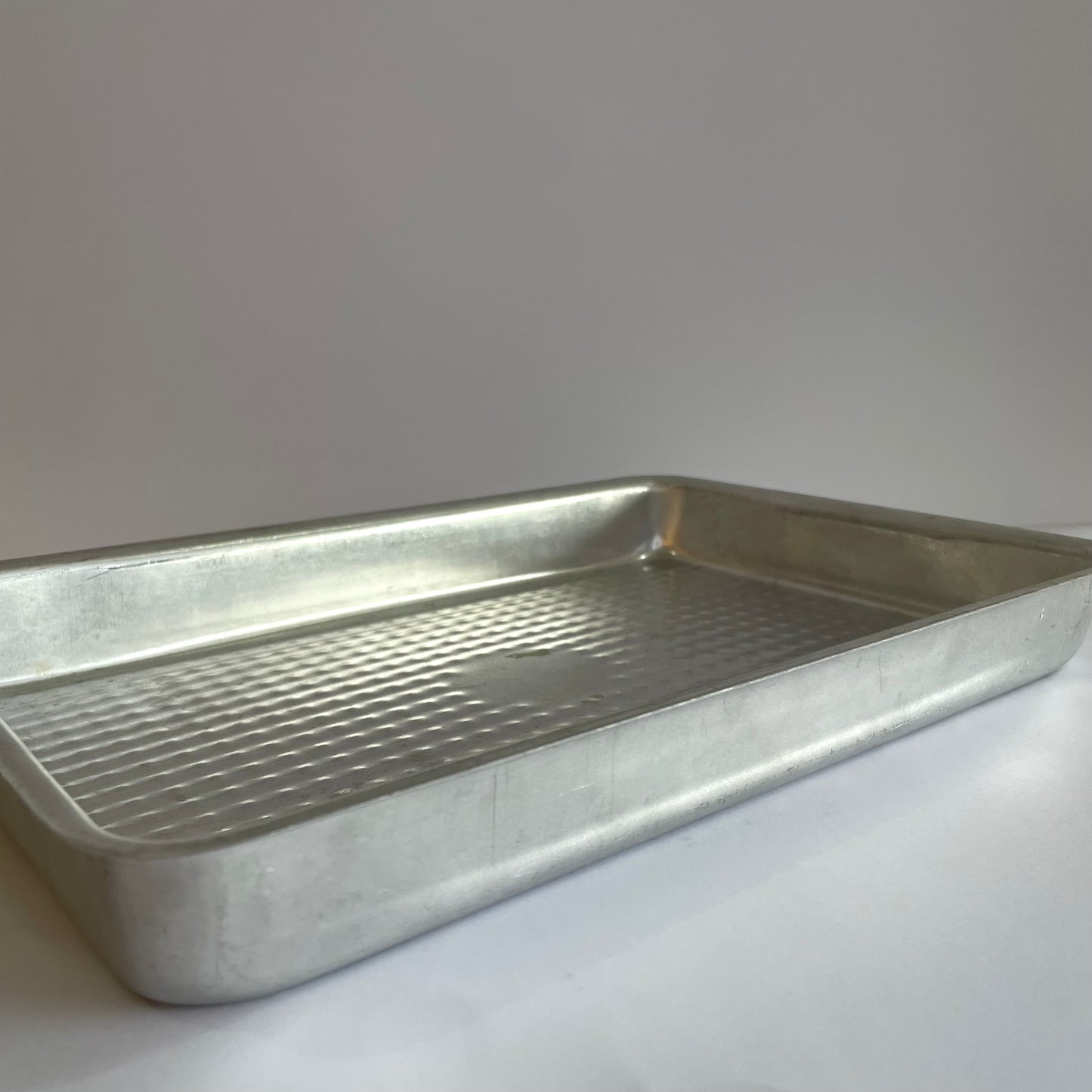 Assadeira Canelada Retangular 30 × 20 cm Alumínio Royal – Durável e Versátil