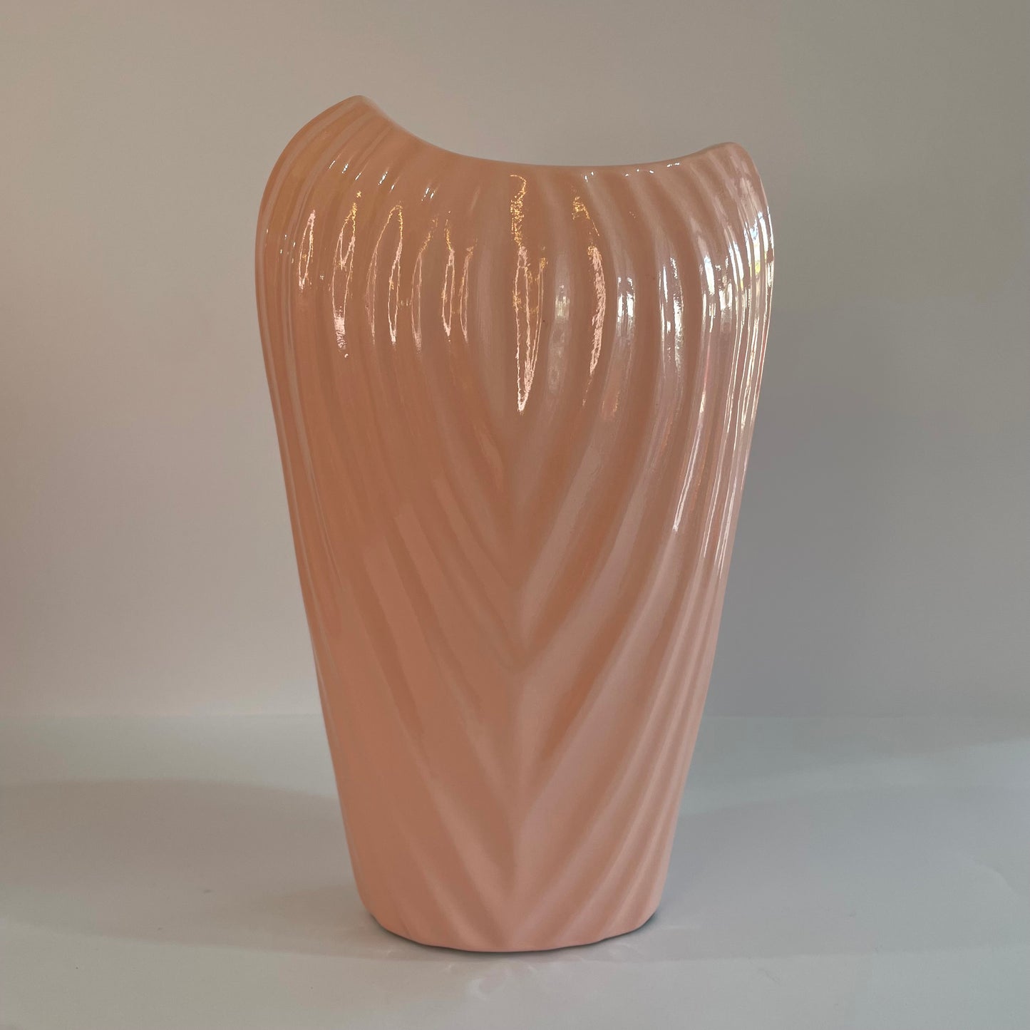 Vaso de Cerâmica Canelado Côncavo 22 cm | Cerâmica Alessandra