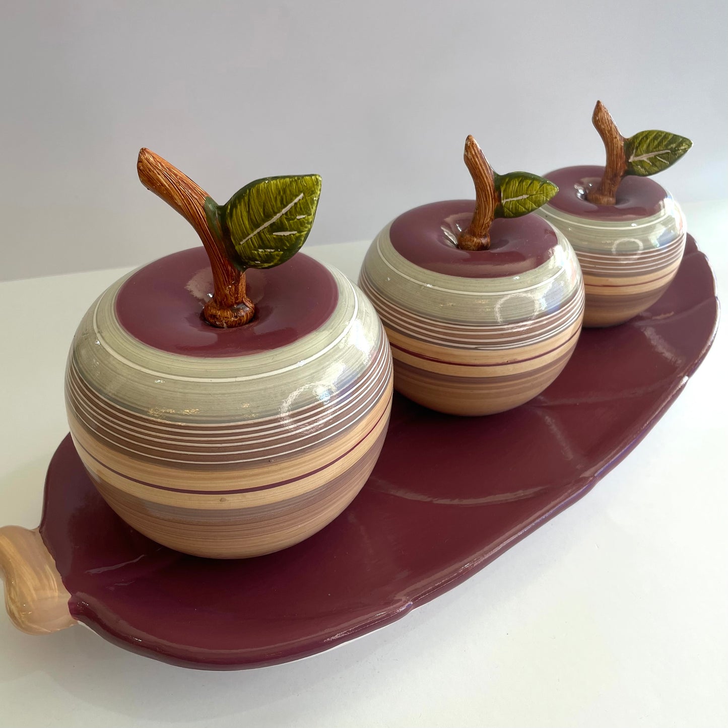 Trio de Maçãs Decorativas em Cerâmica – Star Bella | Elegância e Sofisticação para sua Casa